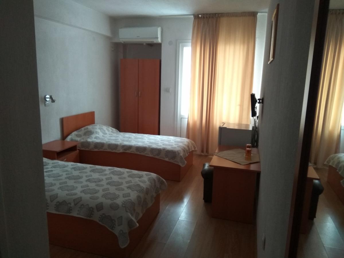 Family Hotel Blazhi Sandanski Buitenkant foto